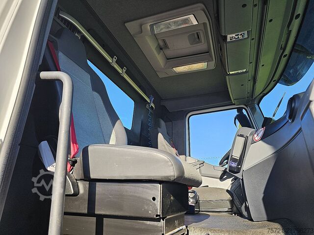 Ανατρεπόμενο όχημα με γερανό RENAULT K 380 PK17000/3