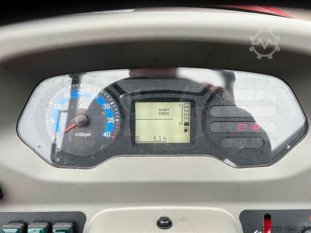 Yard tractor Tym TYM T475 NH Hofschlepper