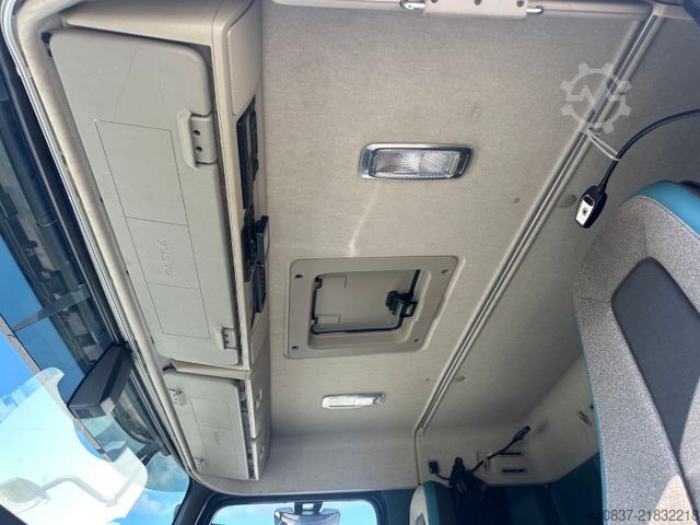 Standaard trekker VOLVO FM 380 / Schmitz / 3 Kammer / Carrier ICELAND