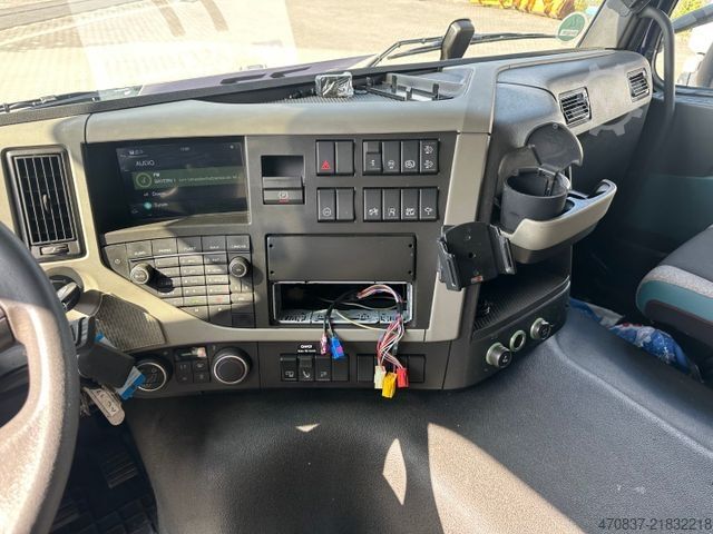 Standaard trekker VOLVO FM 380 / Schmitz / 3 Kammer / Carrier ICELAND