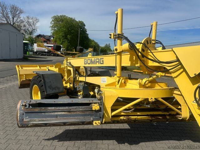 Livellatrice stradale BOMAG BG 110 TA-2 / 6x6 Allrad