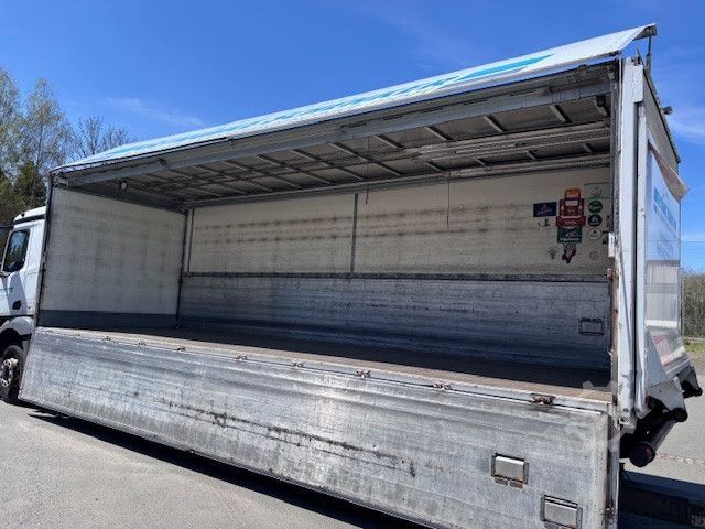 Beverage truck MERCEDES-BENZ MB Antos Getränkeaufbau Schwenkwand Ladebordwand