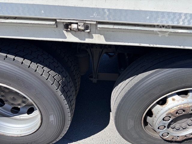 Beverage truck MERCEDES-BENZ Actros 5 mit Schwenwandkoffer und Ladebordwand