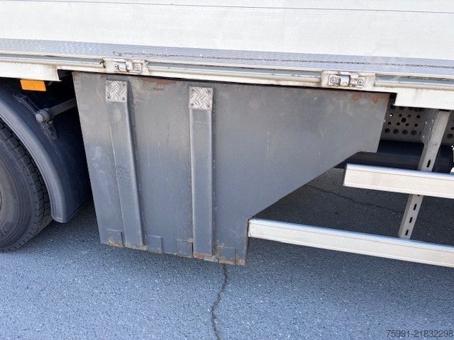Beverage truck MERCEDES-BENZ Actros 5 mit Schwenwandkoffer und Ladebordwand