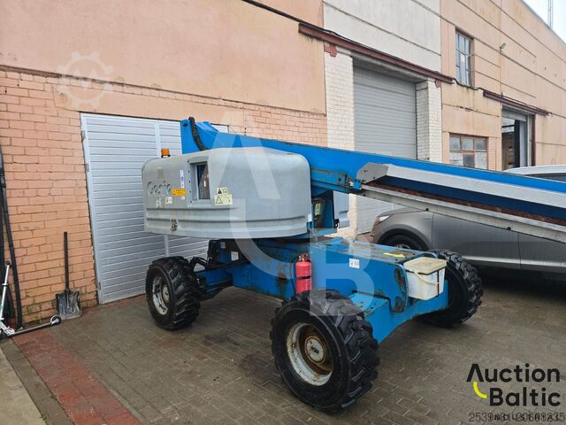 Knikarmhoogwerker Genie S 45