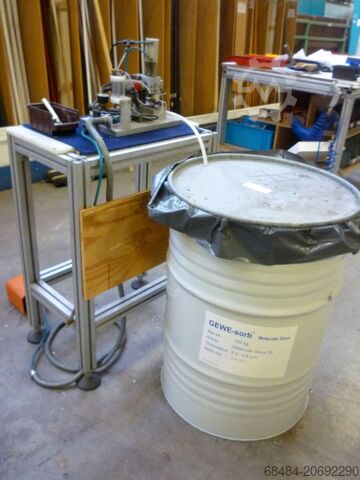 Napełnianie szprosów gronowych (Georgian bars) środkiem osuszającym Rottler & Rüdiger Georgian bars dessicant filling