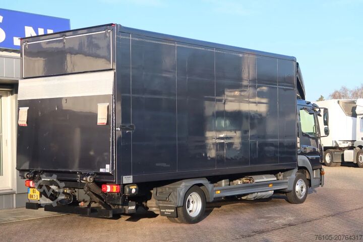 Walizka Mercedes-Benz Atego 818 L bak + klep grijs metallic € 14.6...