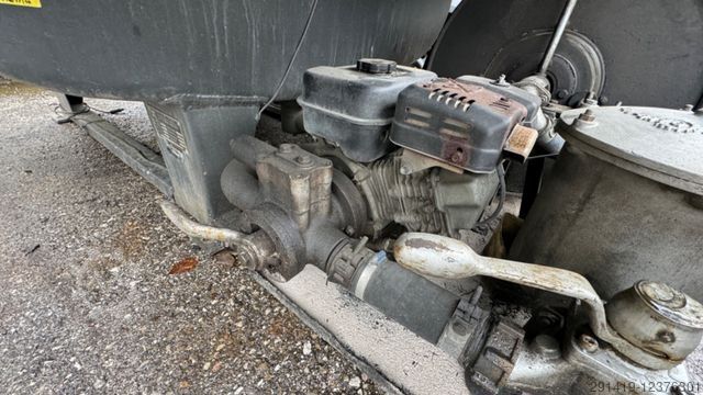 Poljoprivredna mašina  Danubia Heizöl / Dieseltank 1000 L Baujahr 1981