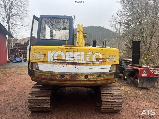 Crawler excavator Kobelco SK60 crawler excavator with bucket