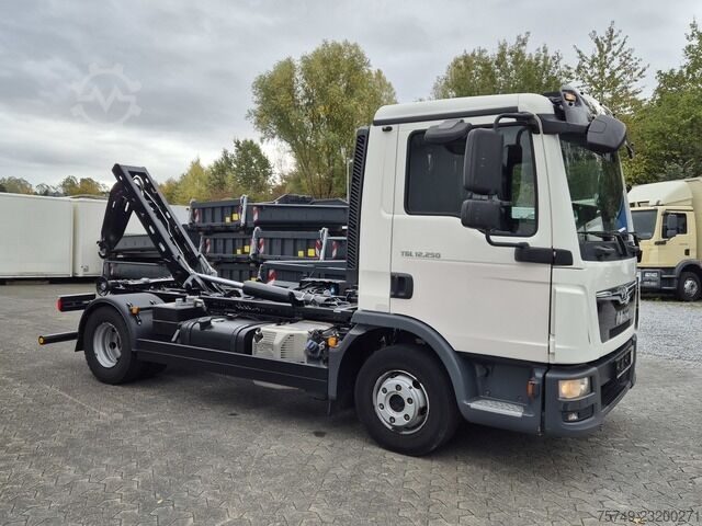 Kanca kasalı yük kamyonu (roll-off) man TGL 12.250 BL City Abrollkipper AHK Euro 6