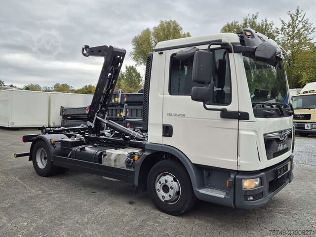 Kanca kasalı yük kamyonu (roll-off) man TGL 12.250 BL City Abrollkipper AHK Euro 6