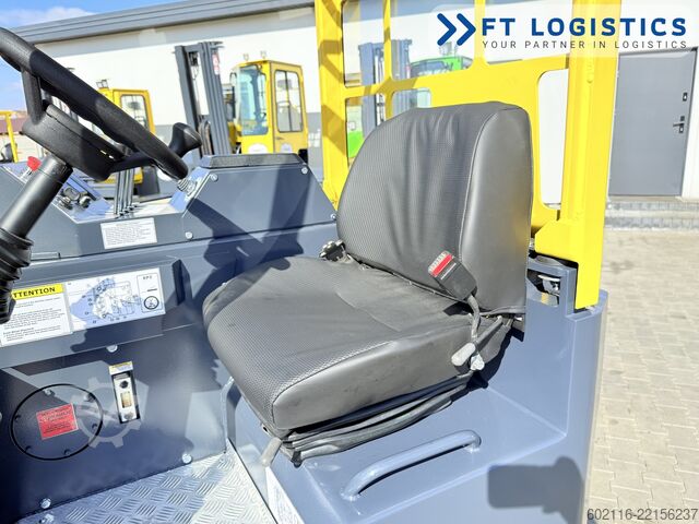 Carretilla retráctil de 4 vías Combilift CB4500 GAS TRIPLEX 6400 FORK POSITIONER