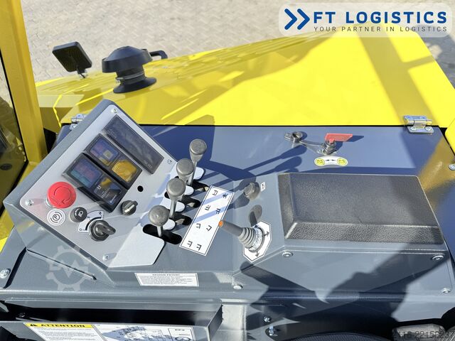 Carretilla retráctil de 4 vías Combilift CB4500 GAS TRIPLEX 6400 FORK POSITIONER