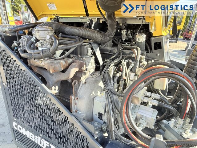 Carretilla retráctil de 4 vías Combilift CB4500 GAS TRIPLEX 6400 FORK POSITIONER