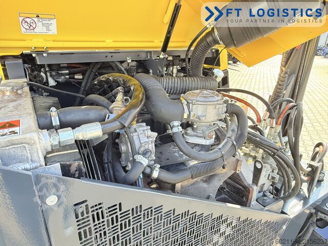 Carretilla retráctil de 4 vías Combilift CB4500 GAS TRIPLEX 6400 FORK POSITIONER