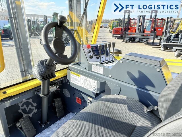 Carretilla retráctil de 4 vías Combilift CB4500 GAS TRIPLEX 6400 FORK POSITIONER