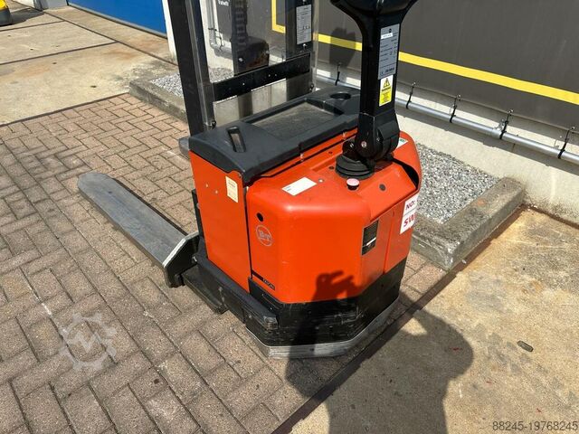 VS-22288 Electric WIDE-GAUGE stacker BT SWE120 1,800 mm BT SWE120 953874/2006