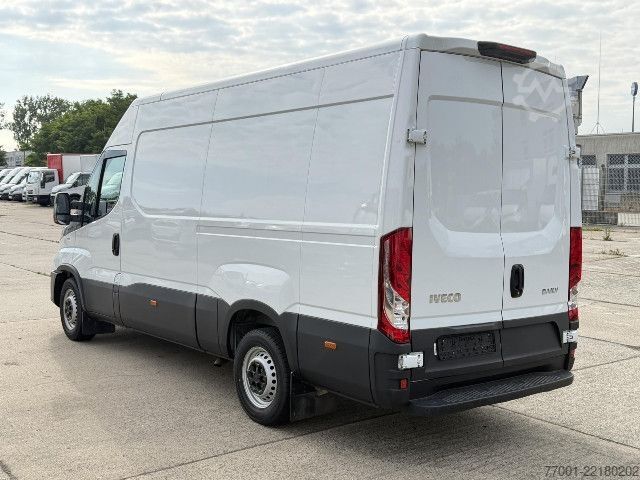 Skåpbil IVECO 35S16V Klima / Radio / PDC