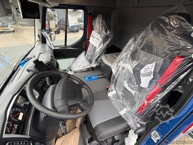 Gesloten bak Renault D 12 LOW P4X2  210E6 / PLYWOOD GESLOTEN LAADBAK...