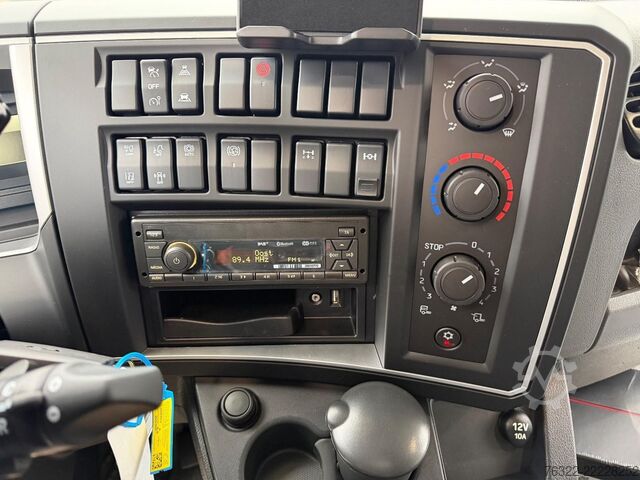 Gesloten bak Renault D 12 LOW P4X2  210E6 / PLYWOOD GESLOTEN LAADBAK...