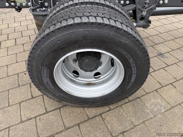 Gesloten bak Renault D 12 LOW P4X2  210E6 / PLYWOOD GESLOTEN LAADBAK...