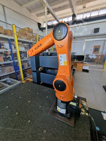 Industrial robot KUKA KR6 R900 sixx