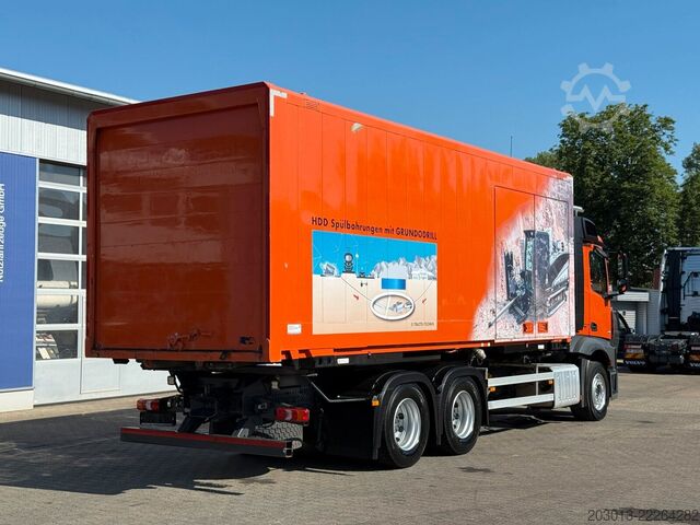 Samochód ciężarowy typu furgon MERCEDES-BENZ Actros 2651 6x4 Koffer mit Bohranalge Zubehör