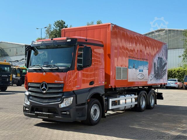 Samochód ciężarowy typu furgon MERCEDES-BENZ Actros 2651 6x4 Koffer mit Bohranalge Zubehör