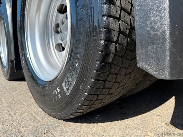Samochód ciężarowy typu furgon MERCEDES-BENZ Actros 2651 6x4 Koffer mit Bohranalge Zubehör
