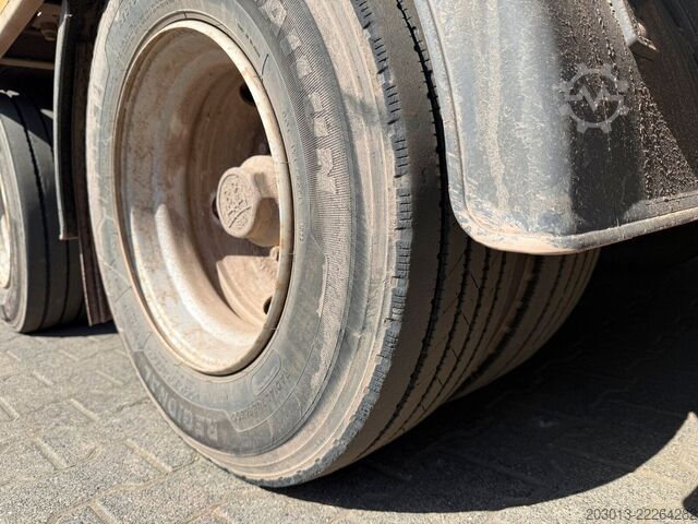 Samochód ciężarowy typu furgon MERCEDES-BENZ Actros 2651 6x4 Koffer mit Bohranalge Zubehör