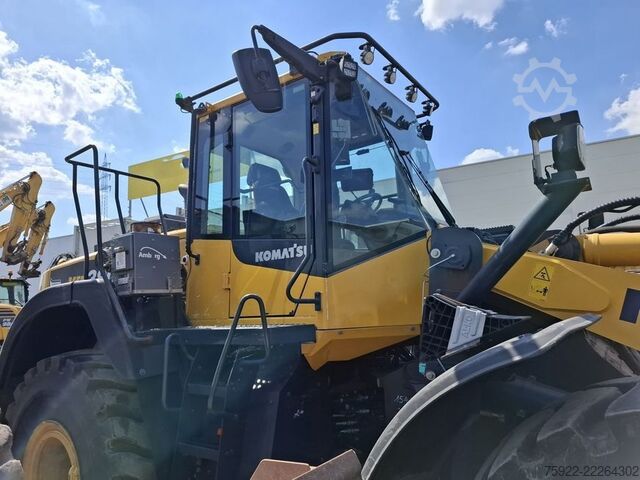 Wheel loader KOMATSU WA380 1. Hd aus Kommunalbesitz
