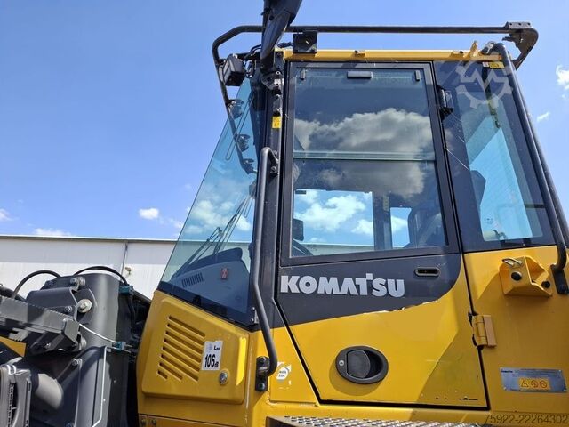 Wheel loader KOMATSU WA380 1. Hd aus Kommunalbesitz