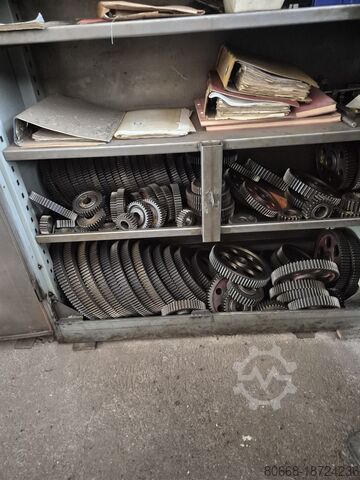 Zahnradfräsmaschine TOS FO 16