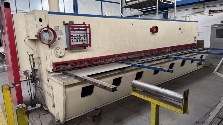 Cisaille guillotine hydraulique LVD MVSB 62/8