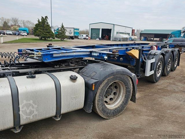 Cserélhető felépítményes félpótkocsi SCHMITZ CARGOBULL 20" Tankconatinerchassis + Tankcontainer