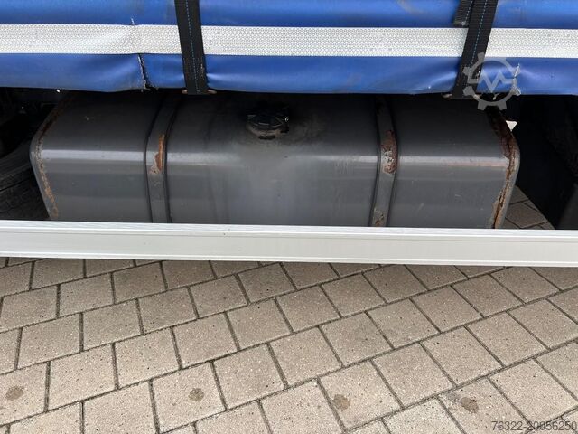 Curtain sided Renault MIDLUM 220-12 L E5 SCHUIFZEIL + LAADKLEP / SLAA...