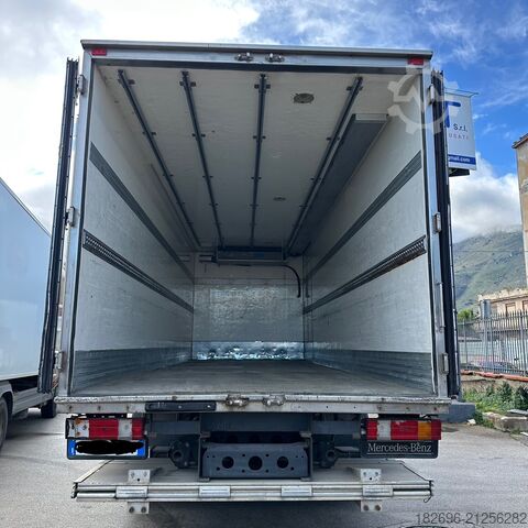 Refrigerated truck Mercedes-Benz Axor 1833