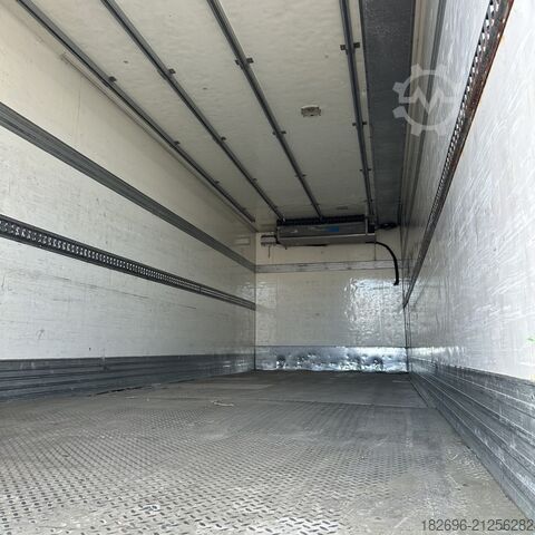 Refrigerated truck Mercedes-Benz Axor 1833