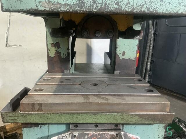 Presse excentrique Stanko KD2128K, 63 t, année 1986 Stanko 