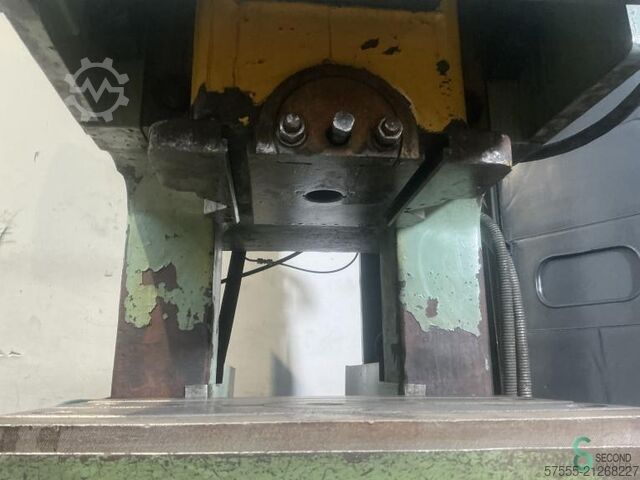 Presse excentrique Stanko KD2128K, 63 t, année 1986 Stanko 