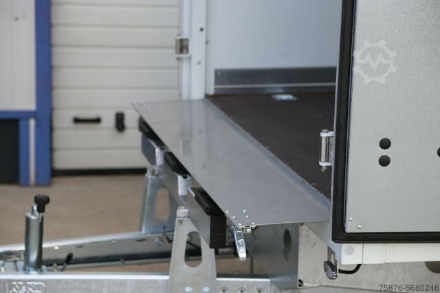 Furgão fechado IVECO Daily Durchladezug mit Anhänger Kofferaufbau