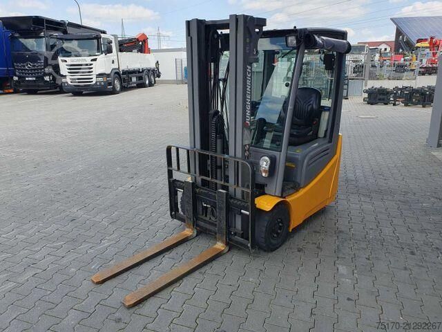 Heftruck Jungheinrich EFG 215 / Triplex: 4.25m! / nur 3.439h! / 2022