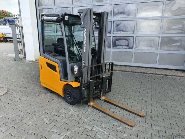 Heftruck Jungheinrich EFG 215 / Triplex: 4.25m! / nur 3.439h! / 2022