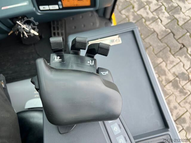 Heftruck Jungheinrich EFG 215 / Triplex 4.25m / 1.851h / Batterie 2023