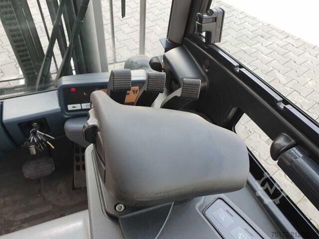 Heftruck Jungheinrich EFG 215 / Triplex: 4.25m! / SS / 4.166h / 2024