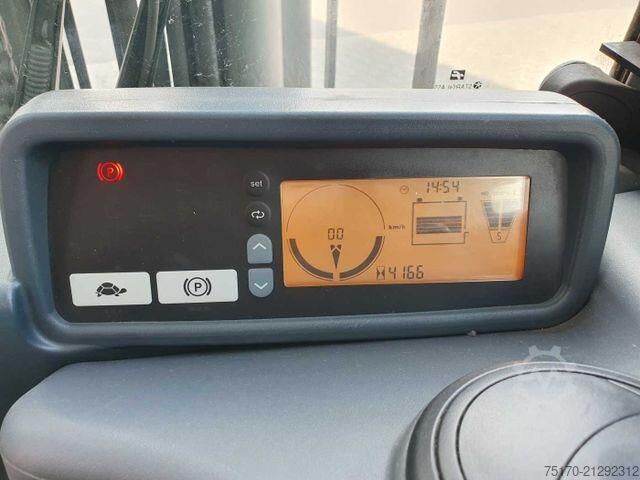 Heftruck Jungheinrich EFG 215 / Triplex: 4.25m! / SS / 4.166h / 2024