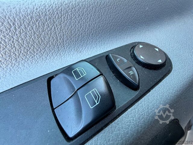 Miniautocarro MERCEDES-BENZ Sprinter 314 BlueTEC 9 Sitze Rollstuhllift Klima