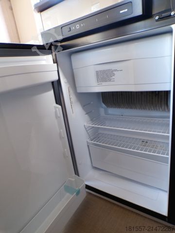 Teilintegriertes Wohnmobil BÜRSTNER Lineo T 620 G 155 PS, Automatik, AHK,