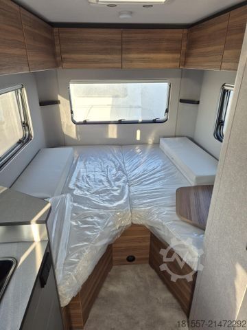 Wohnwagen HYMER/ERIBA Eriba Novaline 442 1.800 kg / GFK Dach / 95 AH A