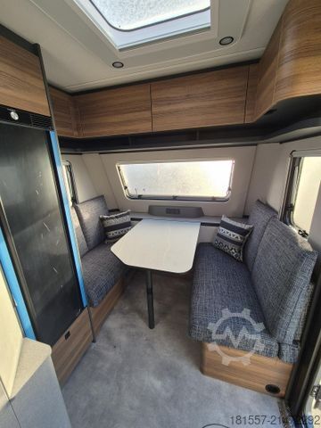 Wohnwagen HYMER/ERIBA Eriba Novaline 442 1.800 kg / GFK Dach / 95 AH A